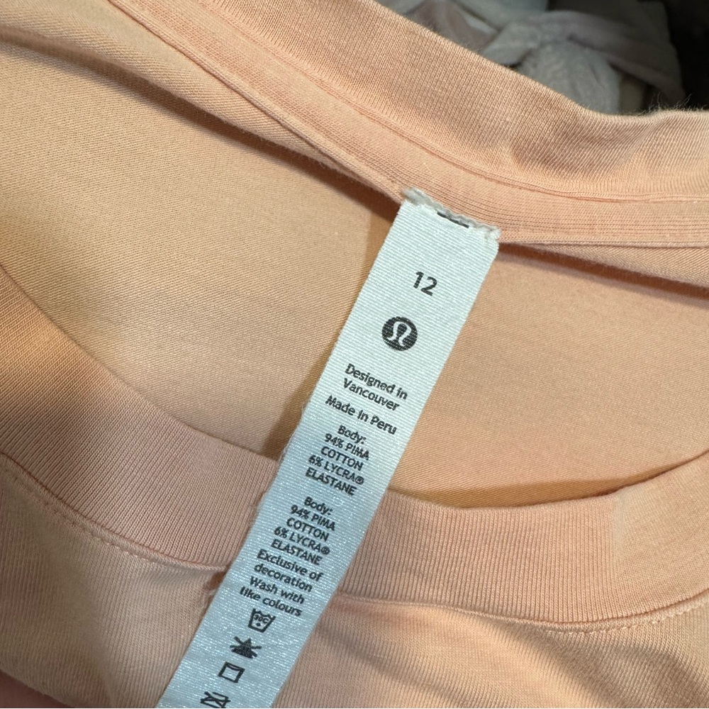Lululemon LA Relaxed Tee EUC Size 12 - Picture 6 of 6